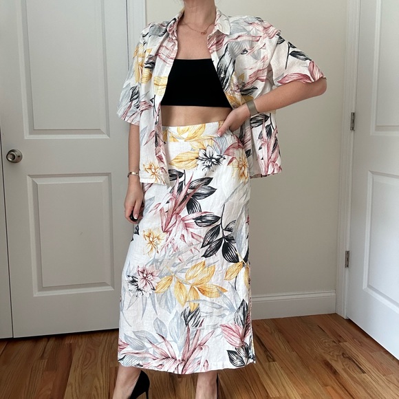 Two Pice Tropical Printed Linen Skirt Set - Picture 3 of 9